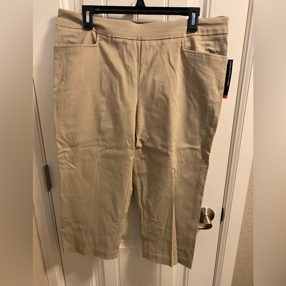 NWT George L Capri Pants 12 14 Super Stretch Fabric Khaki Large Lg - Picture 1 of 10